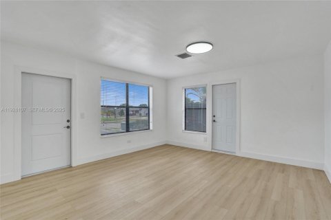 Villa ou maison à louer à Miramar, Floride: 3 chambres, 146.97 m2 № 1987378 - photo 12