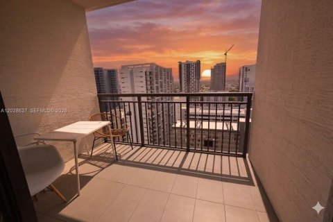 Condo in Miami, Florida, 2 bedrooms  № 2086293 - photo 10