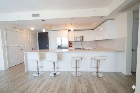Condo in Miami, Florida, 2 bedrooms  № 2086293 - photo 5