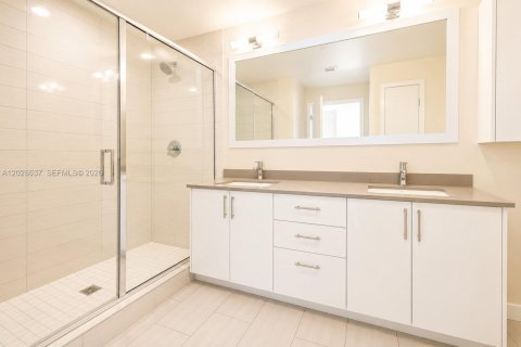 Condo in Miami, Florida, 2 bedrooms  № 2086293 - photo 14