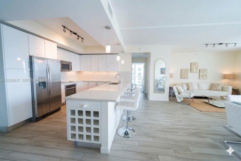 Condo in Miami, Florida, 2 bedrooms  № 2086293 - photo 4