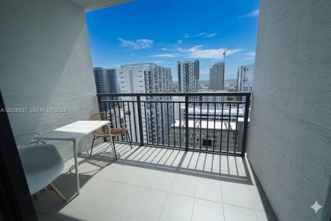 Condo in Miami, Florida, 2 bedrooms  № 2086293 - photo 9