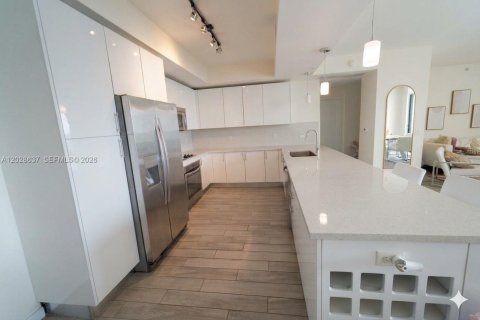 Condo in Miami, Florida, 2 bedrooms  № 2086293 - photo 3