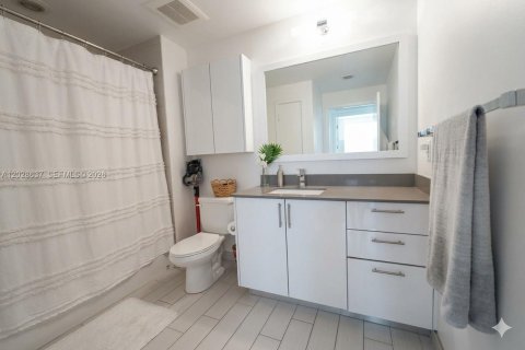Condo in Miami, Florida, 2 bedrooms  № 2086293 - photo 18
