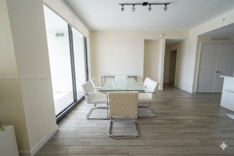 Condo in Miami, Florida, 2 bedrooms  № 2086293 - photo 8