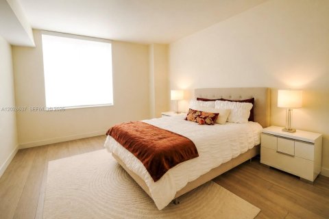 Condo in Miami, Florida, 2 bedrooms  № 2086293 - photo 16