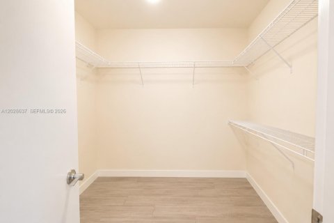 Condo in Miami, Florida, 2 bedrooms  № 2086293 - photo 13
