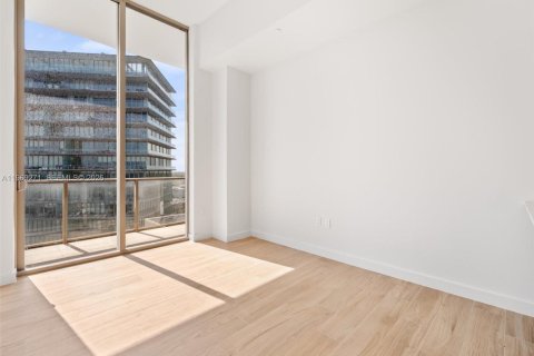 Condominio en venta en Miami, Florida, 1 dormitorio, 51.56 m2 № 2031419 - foto 4