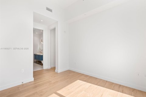 Condominio en venta en Miami, Florida, 1 dormitorio, 51.56 m2 № 2031419 - foto 17