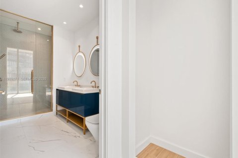 Condominio en venta en Miami, Florida, 1 dormitorio, 51.56 m2 № 2031419 - foto 15