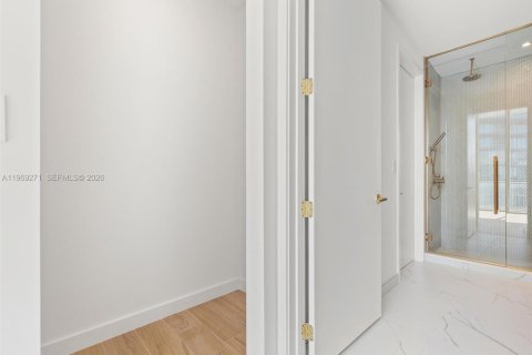 Condominio en venta en Miami, Florida, 1 dormitorio, 51.56 m2 № 2031419 - foto 19