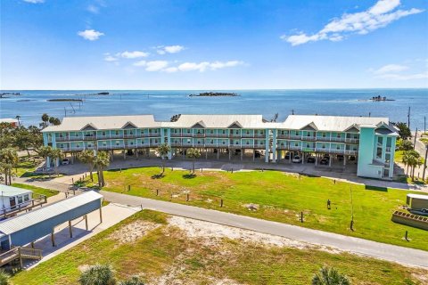 Condominio en Horseshoe Beach, Florida, 2 dormitorios № 2212447