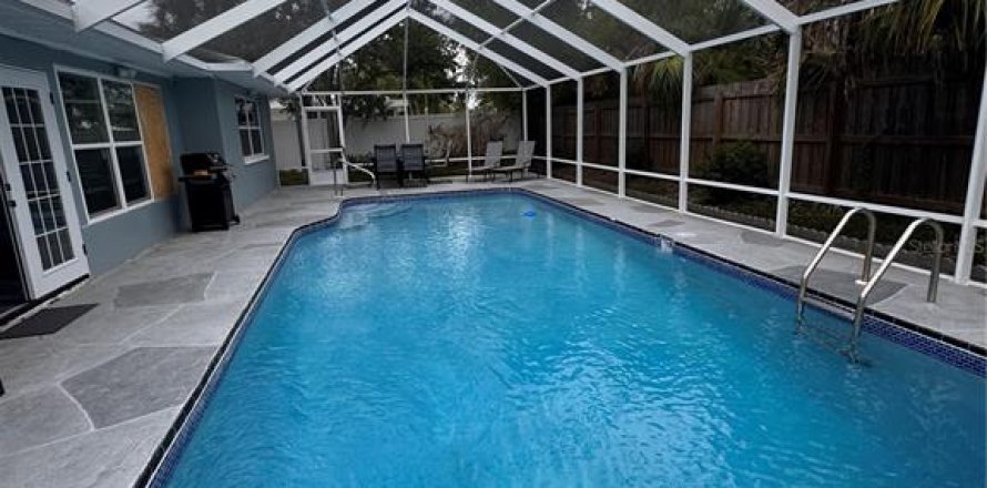 House in Seminole, Florida 3 bedrooms, 129.04 sq.m. № 1687244