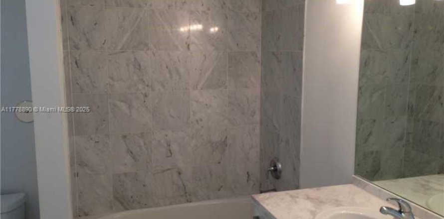 Студия в кондо в Майами, Флорида № 1981675