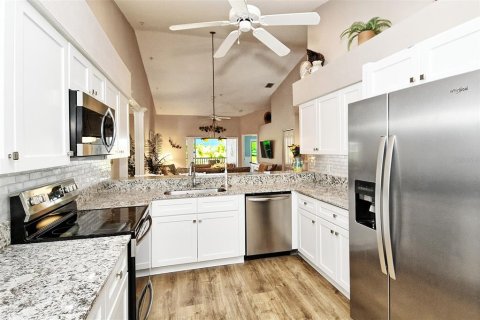 Condo in Sarasota, Florida, 2 bedrooms  № 2099468 - photo 23