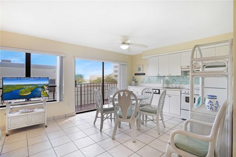 Copropriété à louer à Hollywood, Floride: 1 chambre, 47.57 m2 № 1708759 - photo 6