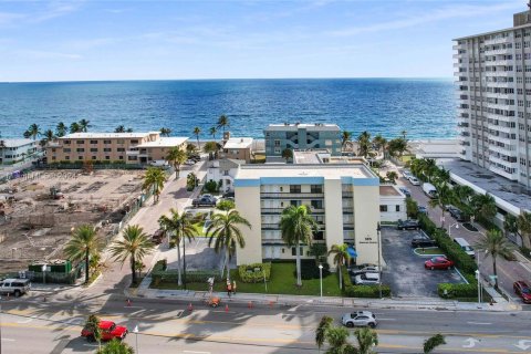 Copropriété à louer à Hollywood, Floride: 1 chambre, 47.57 m2 № 1708759 - photo 2