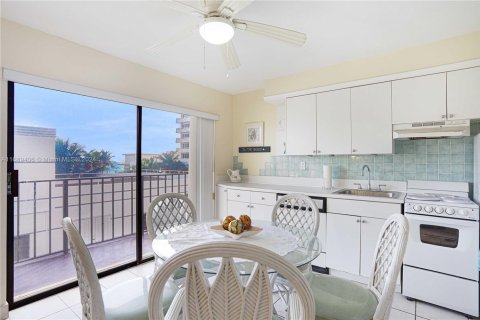 Copropriété à louer à Hollywood, Floride: 1 chambre, 47.57 m2 № 1708759 - photo 15