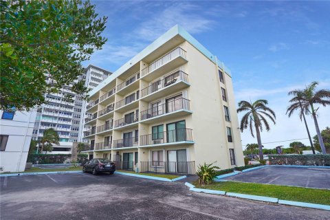 Copropriété à louer à Hollywood, Floride: 1 chambre, 47.57 m2 № 1708759 - photo 4