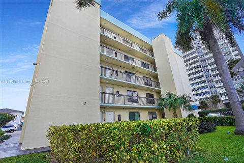 Copropriété à louer à Hollywood, Floride: 1 chambre, 47.57 m2 № 1708759 - photo 3