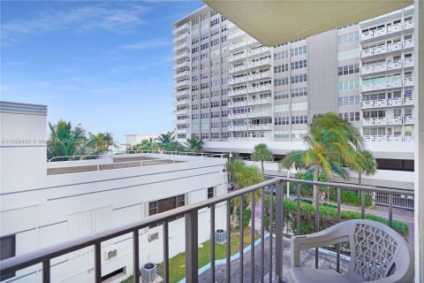 Copropriété à louer à Hollywood, Floride: 1 chambre, 47.57 m2 № 1708759 - photo 16