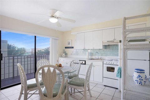 Copropriété à louer à Hollywood, Floride: 1 chambre, 47.57 m2 № 1708759 - photo 9