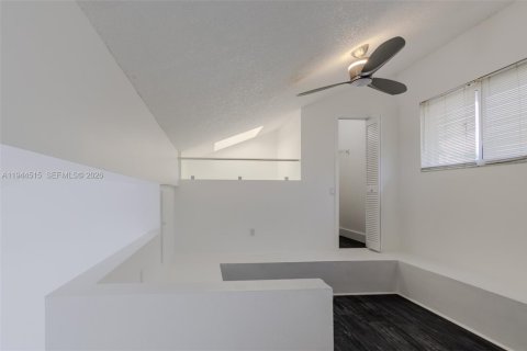 Снять в аренду таунхаус в Норт-Майами-Бич, Флорида 2 спальни, 174.66м2, № 2001068 - фото 29