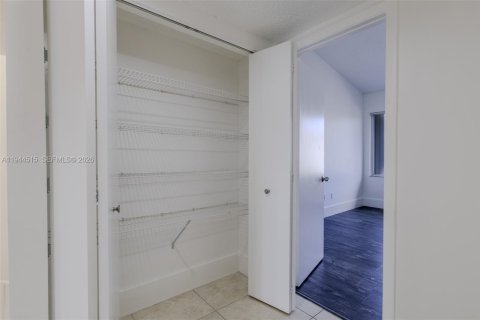 Снять в аренду таунхаус в Норт-Майами-Бич, Флорида 2 спальни, 174.66м2, № 2001068 - фото 6