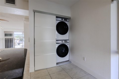 Снять в аренду таунхаус в Норт-Майами-Бич, Флорида 2 спальни, 174.66м2, № 2001068 - фото 13