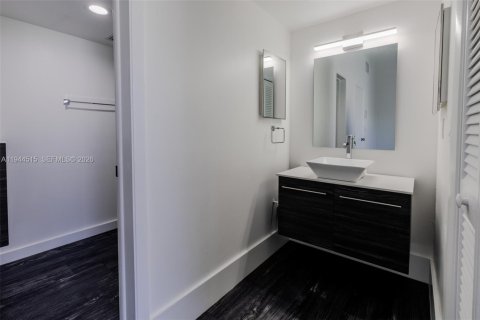 Снять в аренду таунхаус в Норт-Майами-Бич, Флорида 2 спальни, 174.66м2, № 2001068 - фото 15