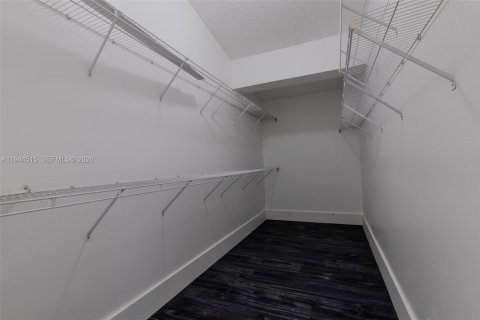 Снять в аренду таунхаус в Норт-Майами-Бич, Флорида 2 спальни, 174.66м2, № 2001068 - фото 25