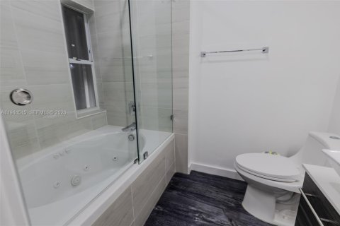 Снять в аренду таунхаус в Норт-Майами-Бич, Флорида 2 спальни, 174.66м2, № 2001068 - фото 26