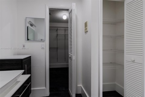 Снять в аренду таунхаус в Норт-Майами-Бич, Флорида 2 спальни, 174.66м2, № 2001068 - фото 27