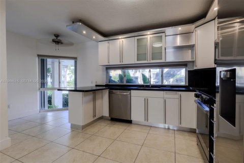 Снять в аренду таунхаус в Норт-Майами-Бич, Флорида 2 спальни, 174.66м2, № 2001068 - фото 12