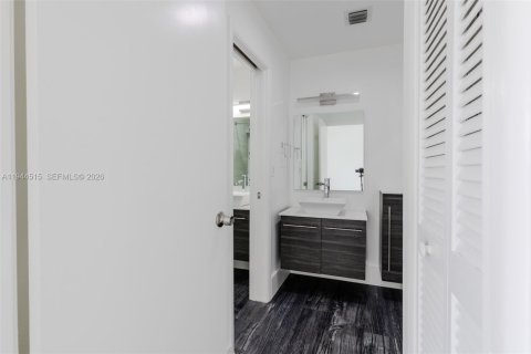 Снять в аренду таунхаус в Норт-Майами-Бич, Флорида 2 спальни, 174.66м2, № 2001068 - фото 21