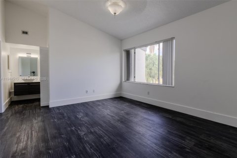 Снять в аренду таунхаус в Норт-Майами-Бич, Флорида 2 спальни, 174.66м2, № 2001068 - фото 16