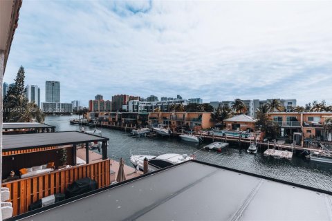 Снять в аренду таунхаус в Норт-Майами-Бич, Флорида 2 спальни, 174.66м2, № 2001068 - фото 4