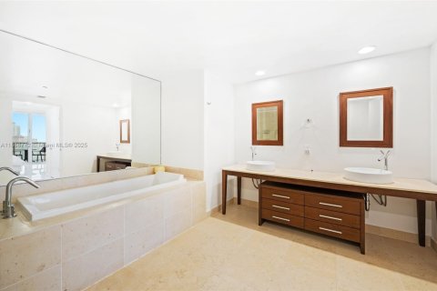 Copropriété à louer à Miami, Floride: 3 chambres, 173.73 m2 № 1922868 - photo 17