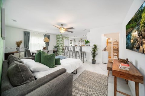 Villa ou maison à vendre à Miami, Floride: 3 chambres, 134.99 m2 № 2005254 - photo 2