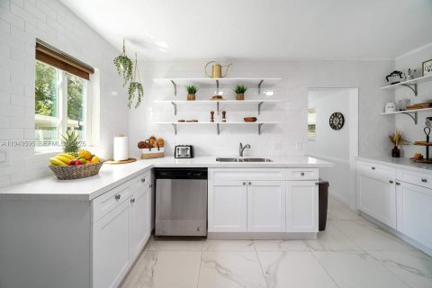 Villa ou maison à vendre à Miami, Floride: 3 chambres, 134.99 m2 № 2005254 - photo 8