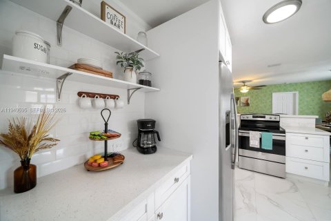 Villa ou maison à vendre à Miami, Floride: 3 chambres, 134.99 m2 № 2005254 - photo 3
