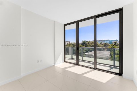 Купить кондоминиум в Бей-Харбор-Айлендс, Флорида 2 спальни, 126.9м2, № 1965163 - фото 16