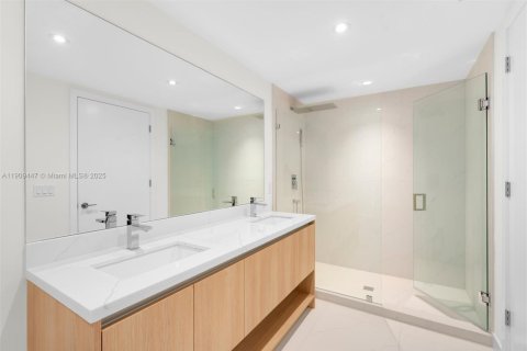 Купить кондоминиум в Бей-Харбор-Айлендс, Флорида 2 спальни, 126.9м2, № 1965163 - фото 12