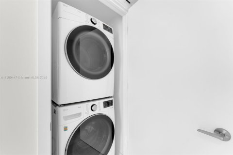 Купить кондоминиум в Бей-Харбор-Айлендс, Флорида 2 спальни, 126.9м2, № 1965163 - фото 25