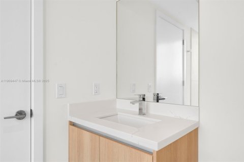 Купить кондоминиум в Бей-Харбор-Айлендс, Флорида 2 спальни, 126.9м2, № 1965163 - фото 17