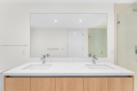 Купить кондоминиум в Бей-Харбор-Айлендс, Флорида 2 спальни, 126.9м2, № 1965163 - фото 13