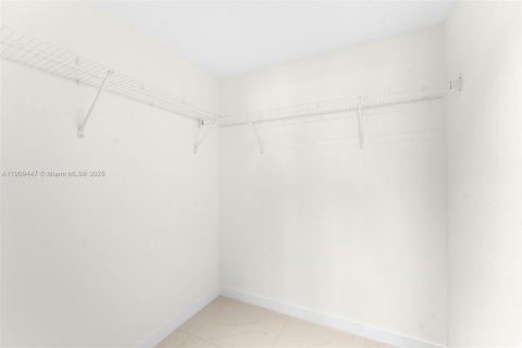 Купить кондоминиум в Бей-Харбор-Айлендс, Флорида 2 спальни, 126.9м2, № 1965163 - фото 14