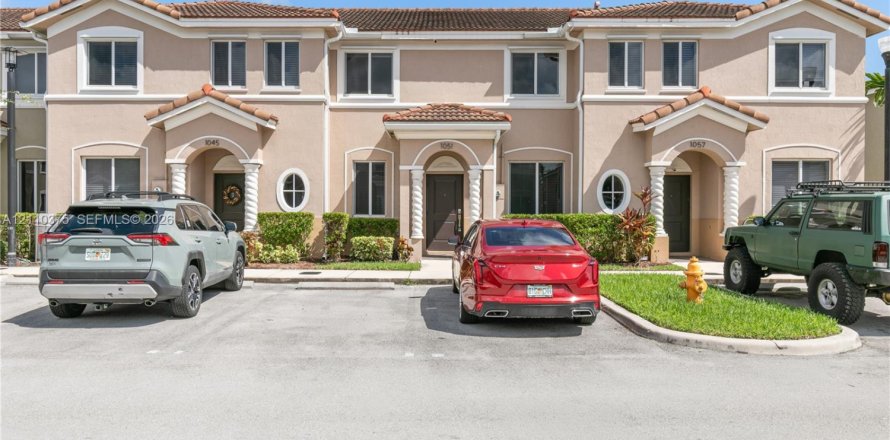 Adosado en Homestead, Florida 3 dormitorios, 120.96 m2 № 2426309