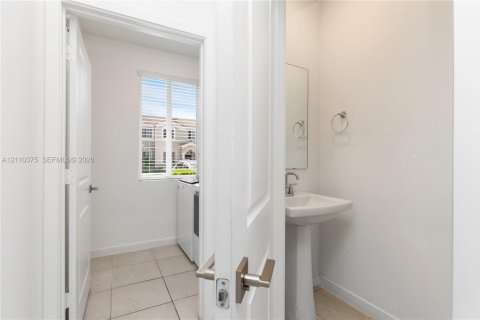 Adosado en venta en Homestead, Florida, 3 dormitorios, 120.96 m2 № 2426309 - foto 13