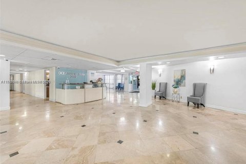 Copropriété à vendre à Hallandale Beach, Floride: 1 chambre, 85.01 m2 № 2013777 - photo 11